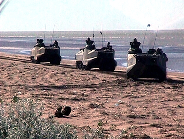 VAOs en práctica de maniobras en en la playa San Román en el golfo San José de la provincia de Chubut.